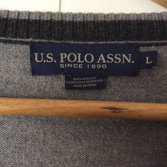 VTG US POLO ASSN. MENS V NECK SWEATER - Picture 3 of 4
